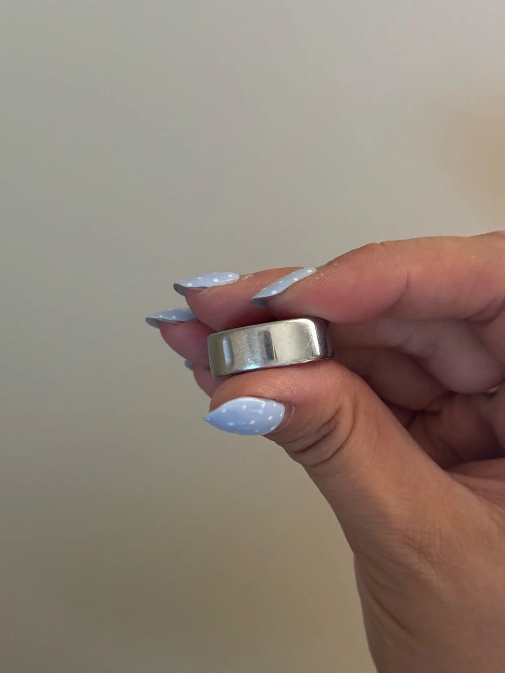Oura Ring 4th Generation & Charger SIZE 7 - Used